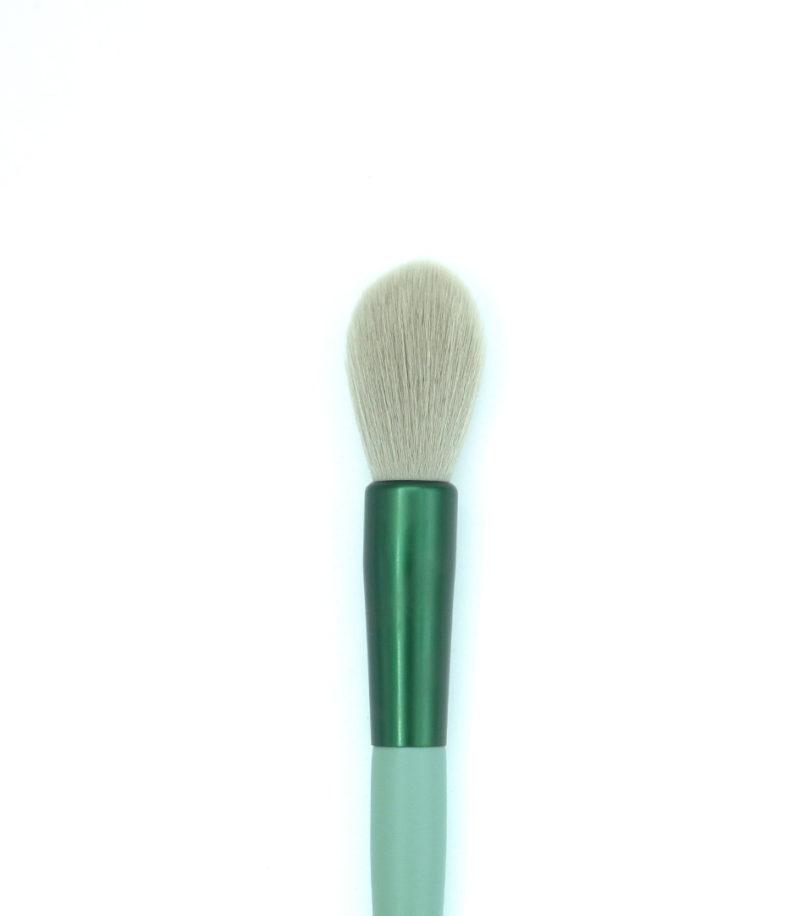 sustainable makeup highlighter brush
