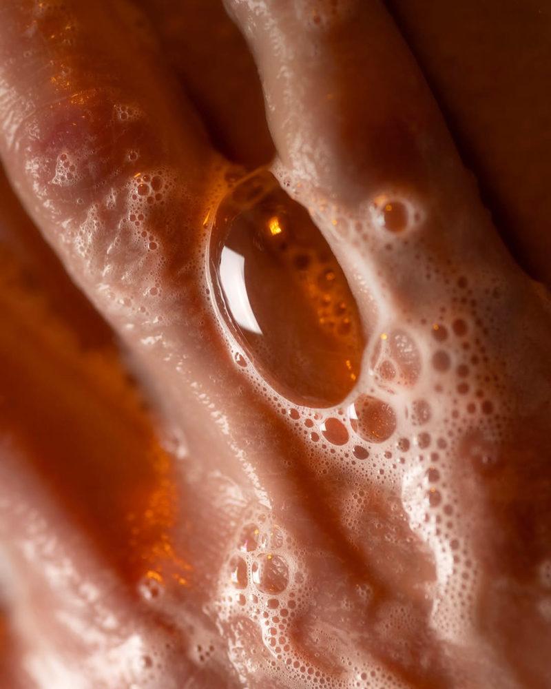 Natural soap for hands & body with organic oils, Swiss honey, and wheat protein. Hydrates, protects, and cleanses with a refreshing herbal fragrance.
