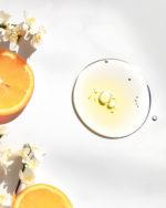 Natural shampoo that gently cleanses, hydrates, and smooths hair while reducing frizz. Infused with a citrus–woody fragrance.